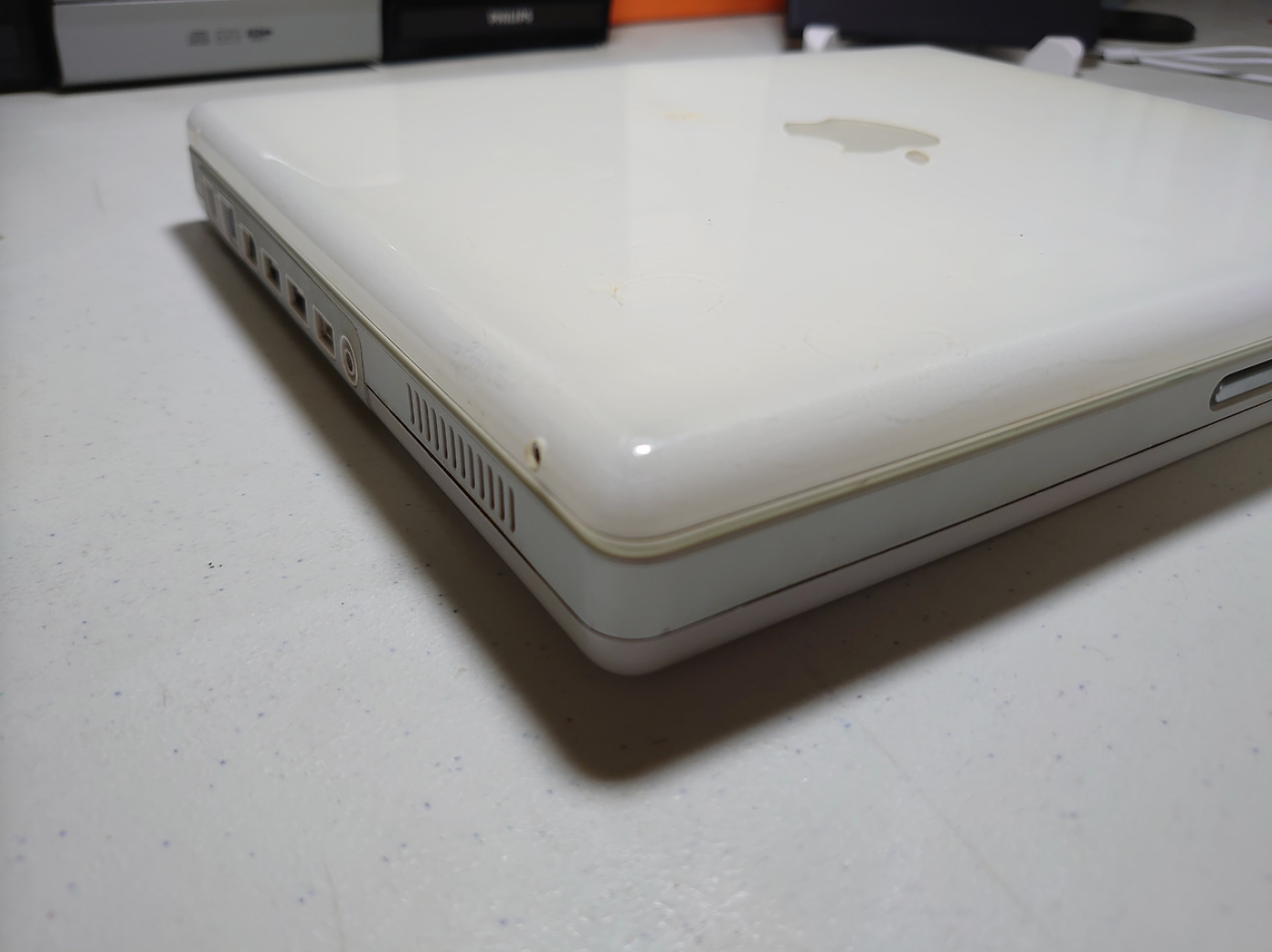 iBook G3 우측면 사진