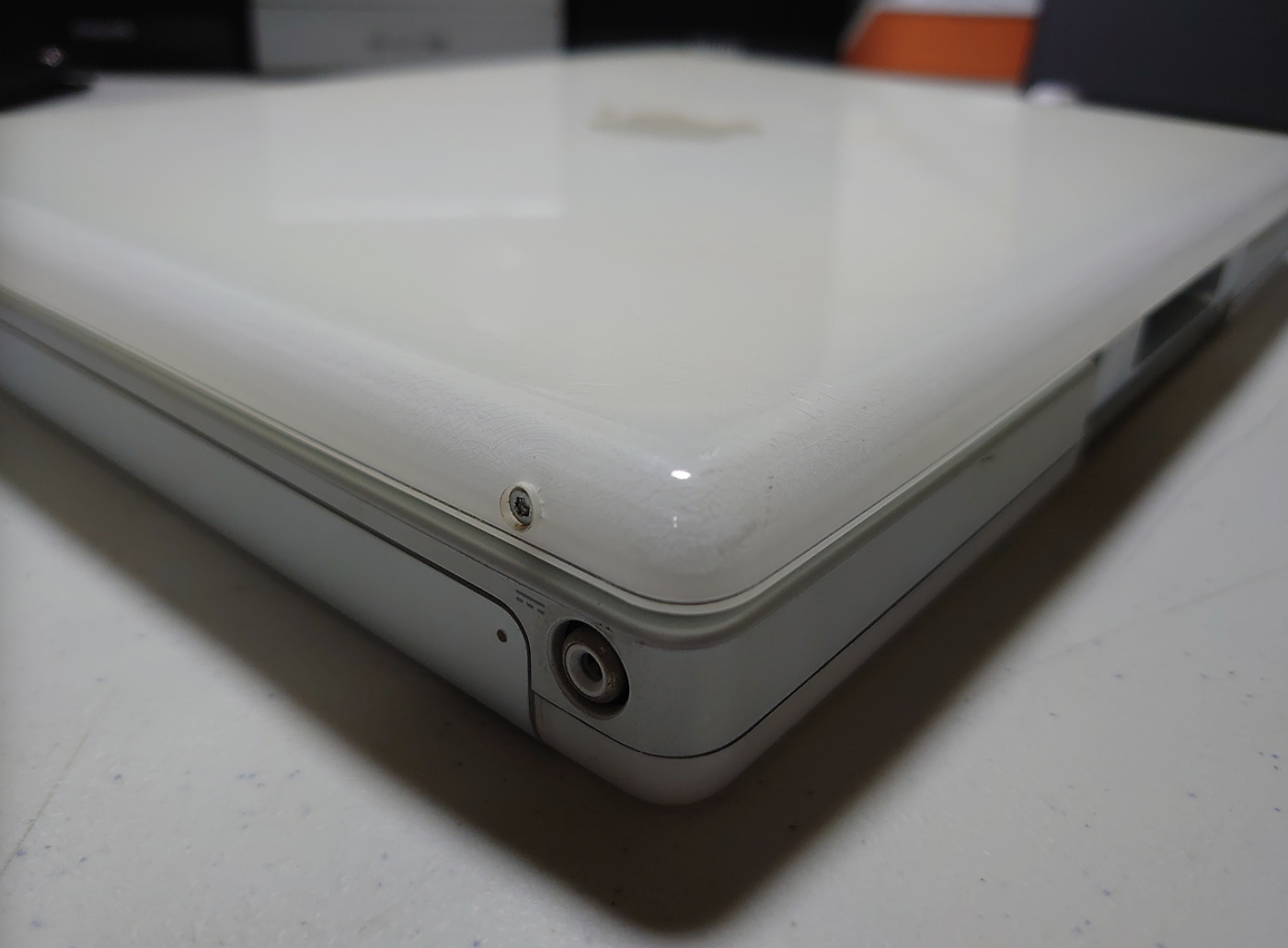 iBook G3 좌측면 사진