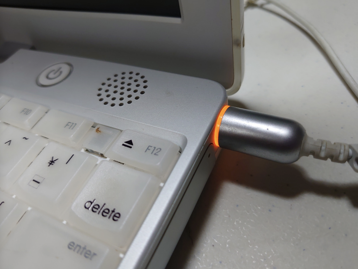 iBook G3 전원 포트 인가 사진